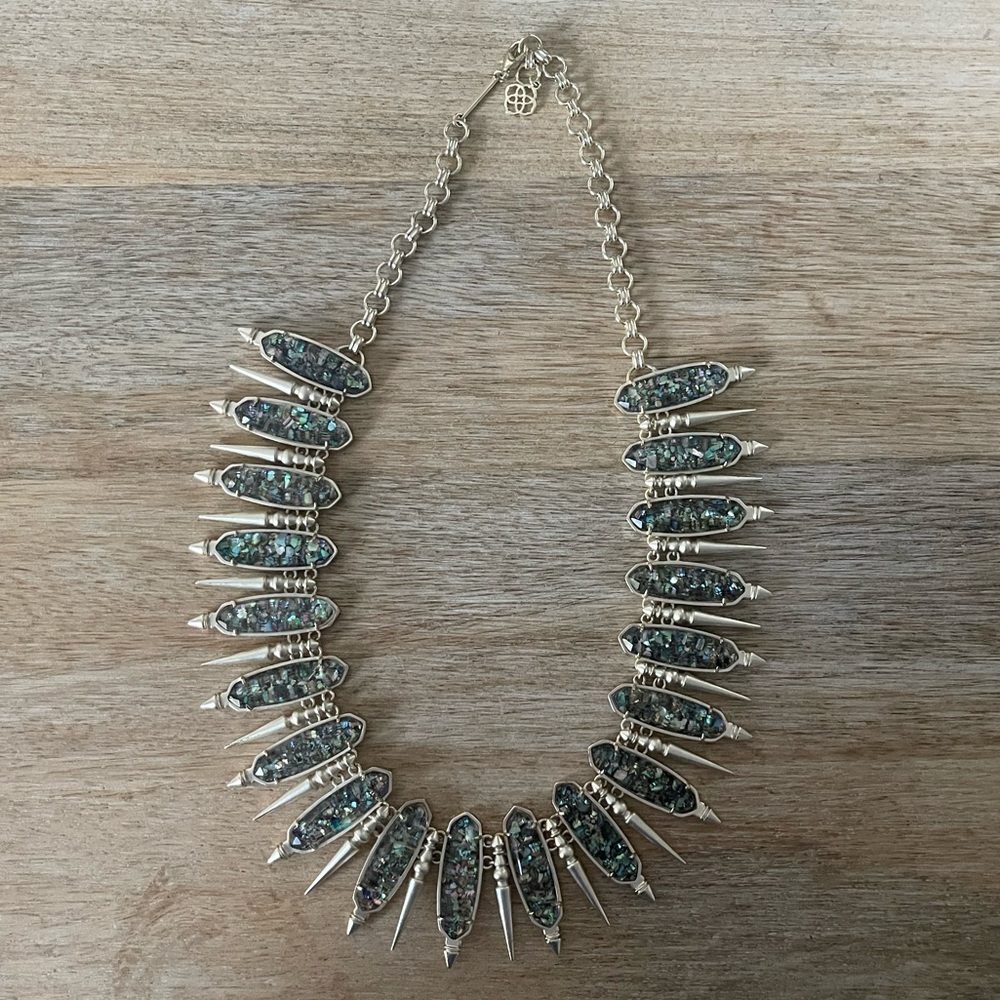 NWOT Gwendolyn Statement Necklace in Crushed Abalone✨